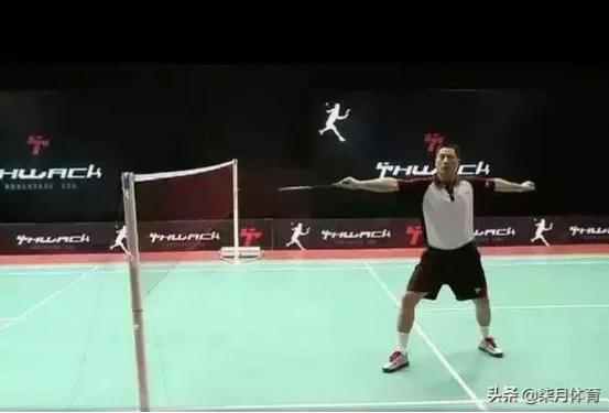 击球后手臂为何不顺势前送？击球点需在头部正上方